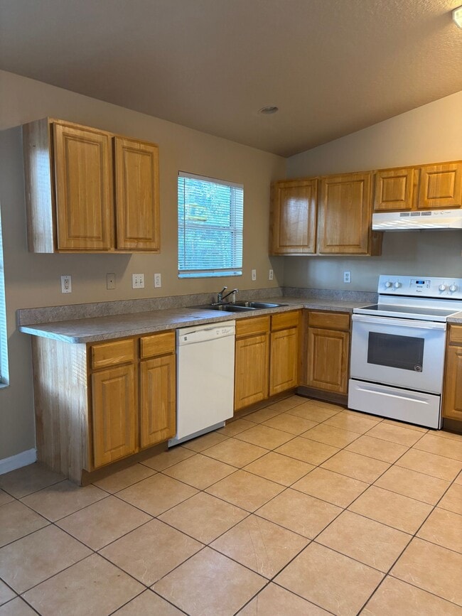 35 Brunswick Ln in Palm Coast, FL - Foto de edificio - Building Photo