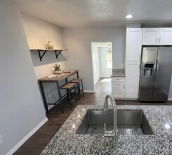 4606 River Hills Dr in Tampa, FL - Building Photo - Building Photo