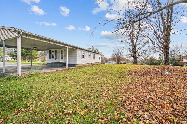 1068 Johnson Rd in Seymour, TN - Building Photo - Building Photo