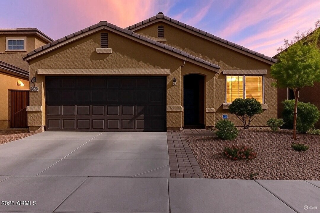 2023 W Yellowbird Ln in Phoenix, AZ - Building Photo
