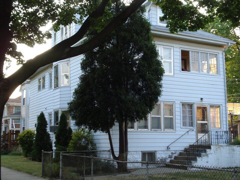 5720 W Ainslie St, Unit 1 in Chicago, IL - Foto de edificio