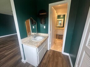 8191 Trafalgar Sq in Jacksonville, FL - Foto de edificio - Building Photo