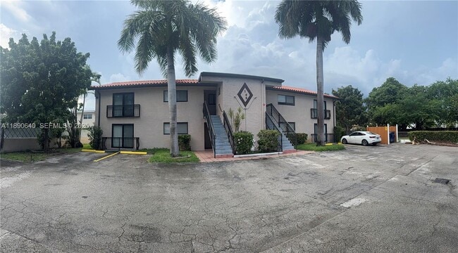 100 SE 5th Ave in Hallandale Beach, FL - Foto de edificio - Building Photo