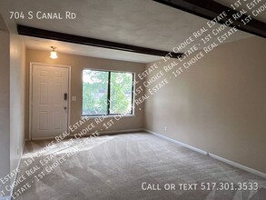 704 S Canal Rd in Lansing, MI - Building Photo - Building Photo