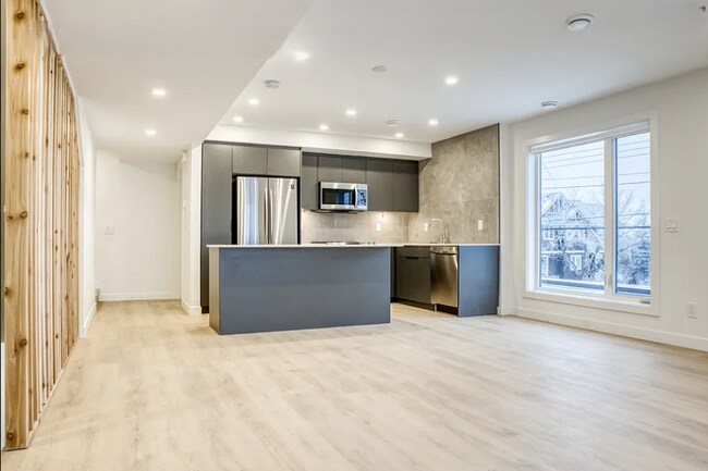 2210-2249 49 Ave SW in Calgary, AB - Building Photo - Building Photo