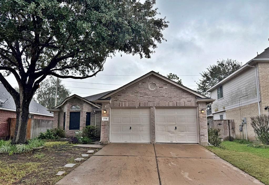 6730 Catarina Cir in Houston, TX - Building Photo