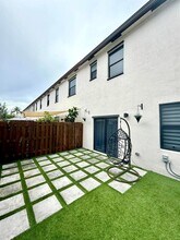 529 NE 206th Ln in Miami, FL - Building Photo - Building Photo