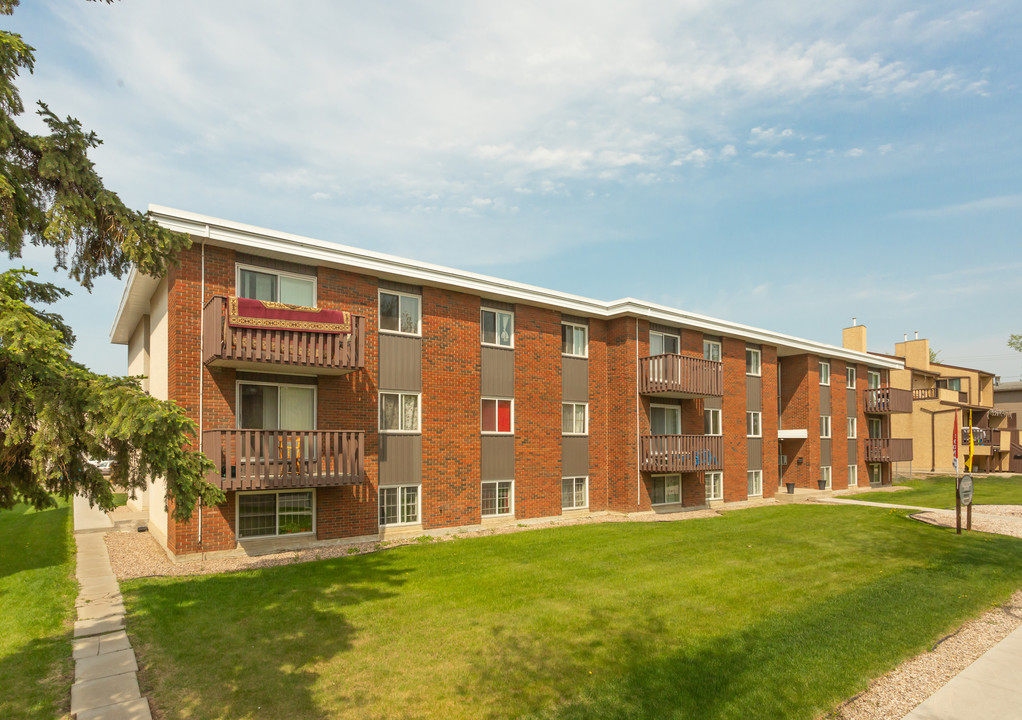 Garnet Flats in Edmonton, AB - Building Photo