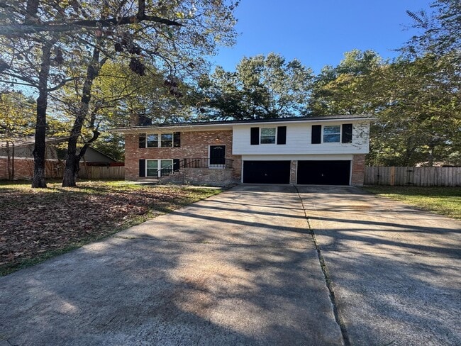 property at 2014 Oak Shores Dr