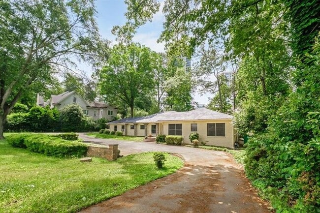 757 Old Ivy Rd NE in Atlanta, GA - Foto de edificio - Building Photo