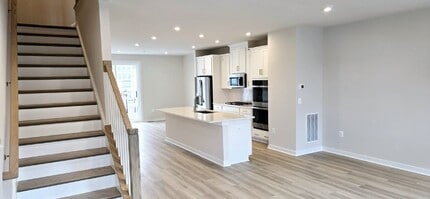 24148 Thurso Sq in Sterling, VA - Building Photo - Building Photo