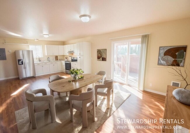 720 Deal St in Junction City, OR - Building Photo - Building Photo