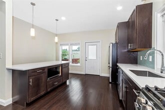 75 Winchester St, Unit 1 in Medford, MA - Foto de edificio - Building Photo