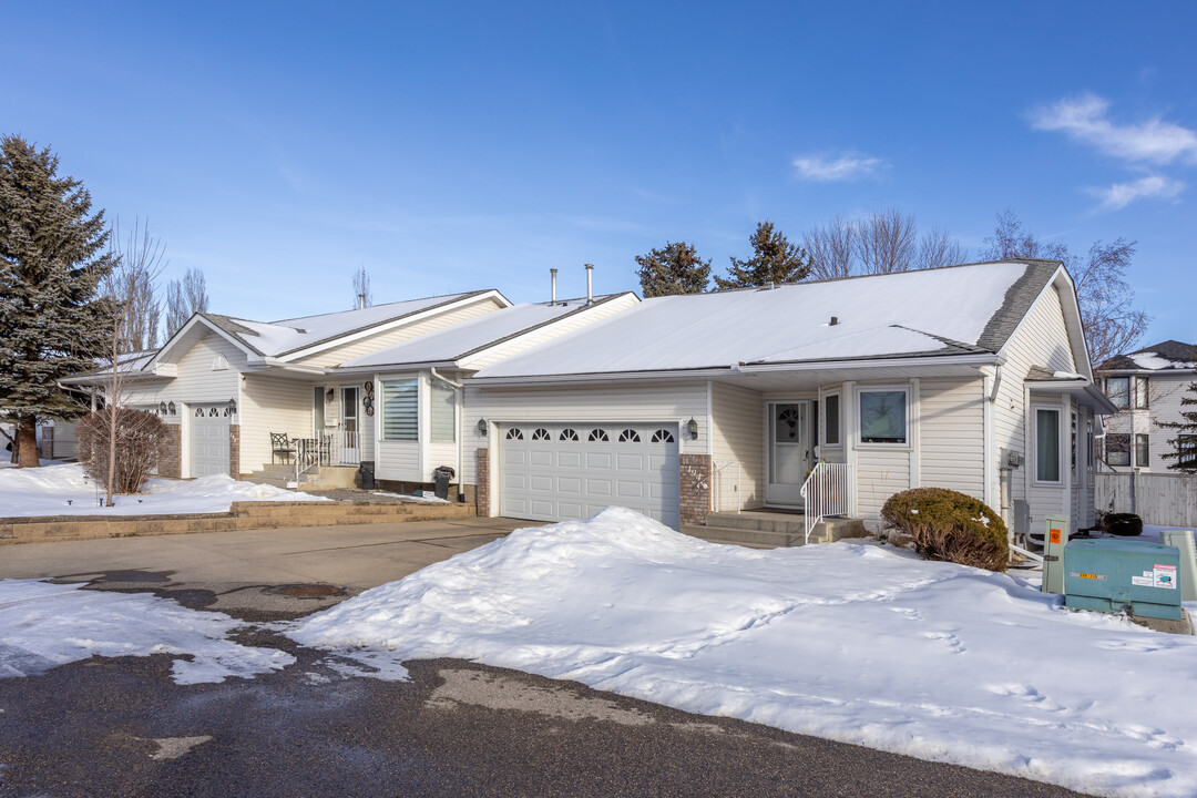 DreamView Village in Calgary, AB - Building Photo