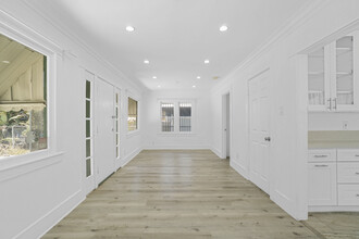 1828 S Gramercy Pl in Los Angeles, CA - Building Photo - Interior Photo