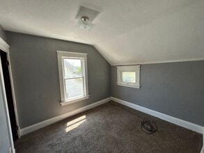 4864 E 84th St in Garfield Heights, OH - Foto de edificio - Building Photo