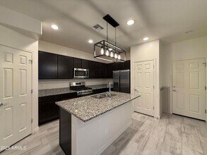 1708 S 83rd Way in Mesa, AZ - Foto de edificio - Building Photo