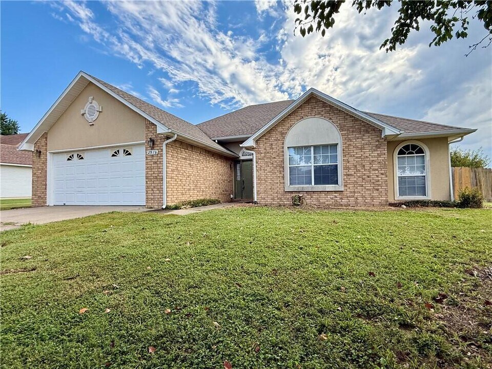 2978 N Apatite Dr in Fayetteville, AR - Building Photo