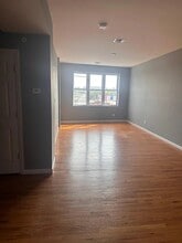 231 Dayton Ave, Unit 7 in Clifton, NJ - Foto de edificio - Building Photo