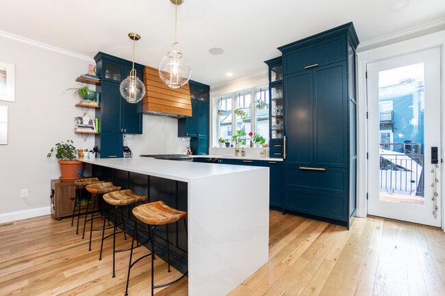 452 W 4th St, Unit 1