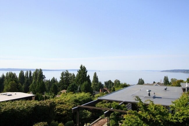 2343 NW 94th St in Seattle, WA - Building Photo - Building Photo