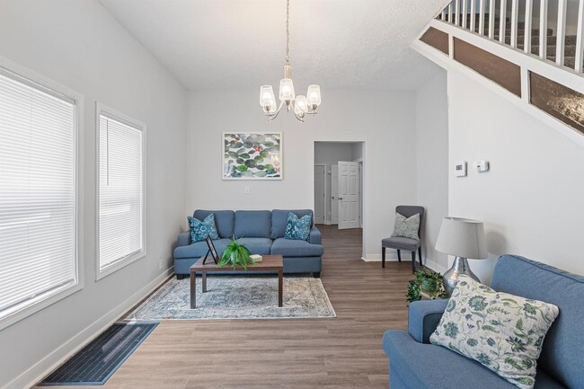 property at 1043 N Holmes Ave