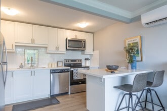 335 Melvin Ave in Hamilton, ON - Building Photo - Building Photo