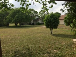 301 Balboa in Rancho Viejo, TX - Foto de edificio - Building Photo