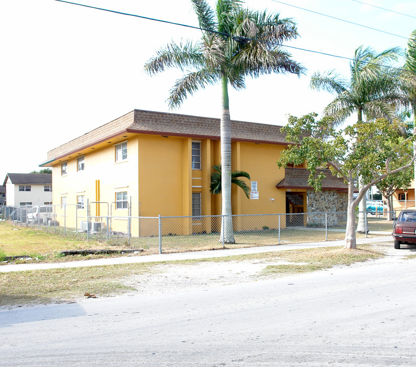 50 NW 6th St in Homestead, FL - Foto de edificio