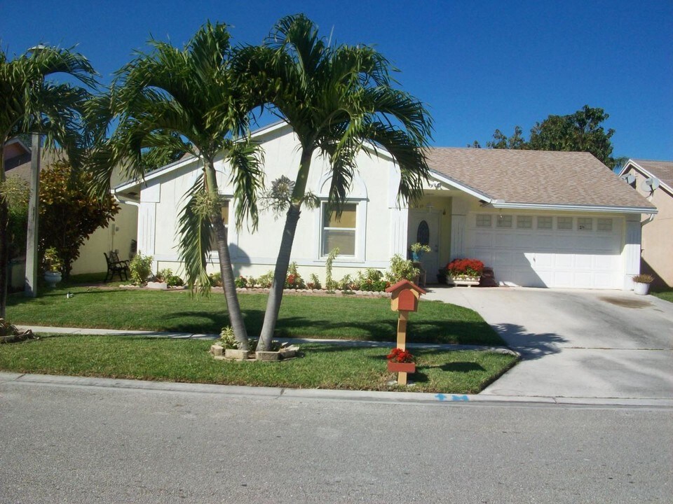 5419 Blueberry Hill Ave in Greenacres, FL - Building Photo