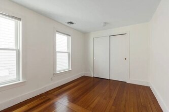 21 Florence St, Unit 1 in Cambridge, MA - Foto de edificio - Building Photo