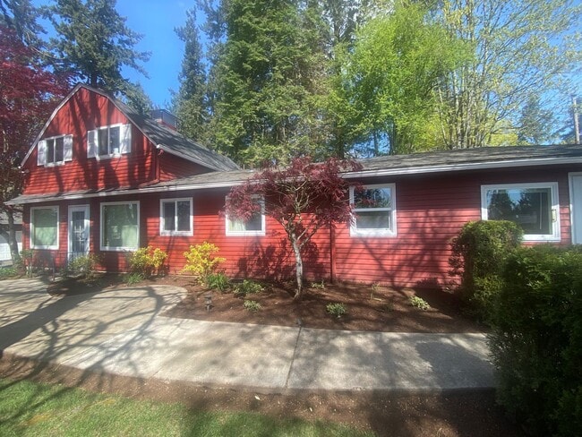 7235 SW Canyon Dr in Portland, OR - Building Photo - Building Photo