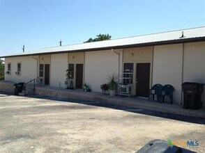 1410 Marlton St in San Marcos, TX - Building Photo - Building Photo