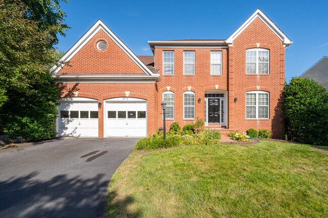 2410 Dakota Lakes Dr in Herndon, VA - Building Photo - Building Photo