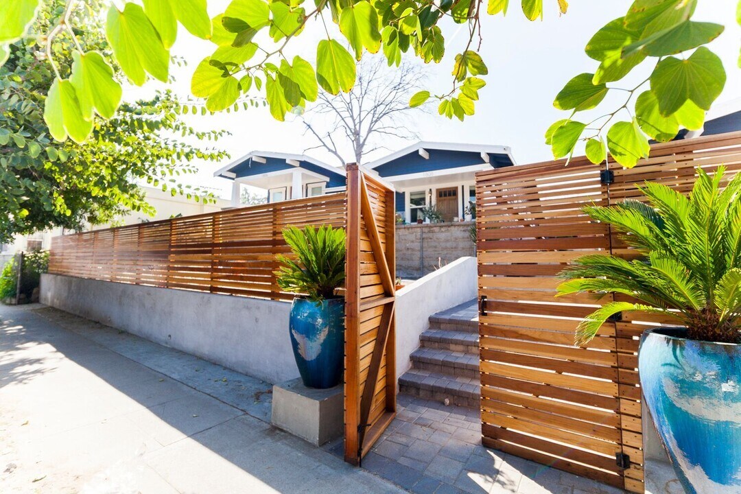 1810 Montana St in Los Angeles, CA - Building Photo