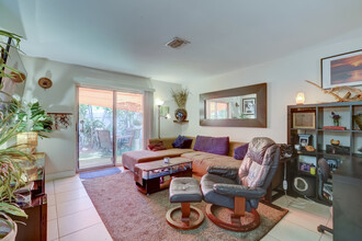 5620 NE 18th Ave in Fort Lauderdale, FL - Building Photo - Interior Photo