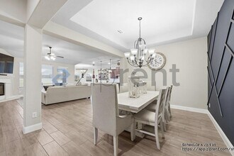 12501 Eagles Bluff in Godley, TX - Foto de edificio - Building Photo