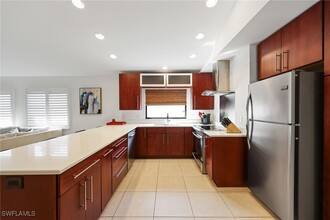 648 96th Ave N in Naples, FL - Foto de edificio - Building Photo