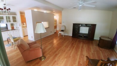 5935 Camelot Dr N in Sarasota, FL - Building Photo - Building Photo