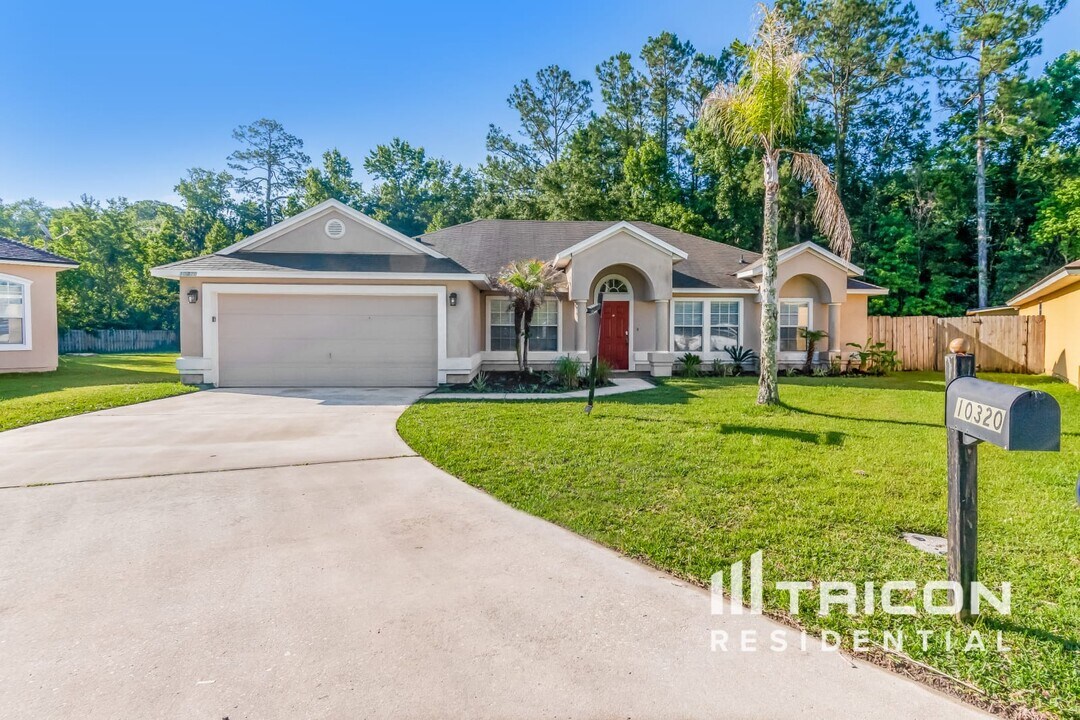 10320 Lancashire Dr E in Jacksonville, FL - Building Photo