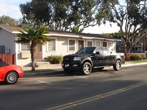 201 Pecan Ave in Huntington Beach, CA - Building Photo - Building Photo