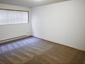 Crown East Apartments in Portland, OR - Building Photo - Interior Photo