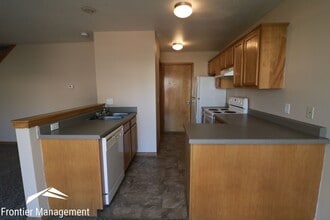 908-910 Jackalope Ct in Junction City, KS - Building Photo - Building Photo