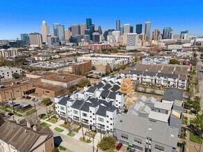 2621 Jackson St in Houston, TX - Building Photo - Building Photo