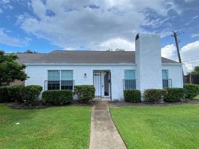 property at 10946 Bexley Dr