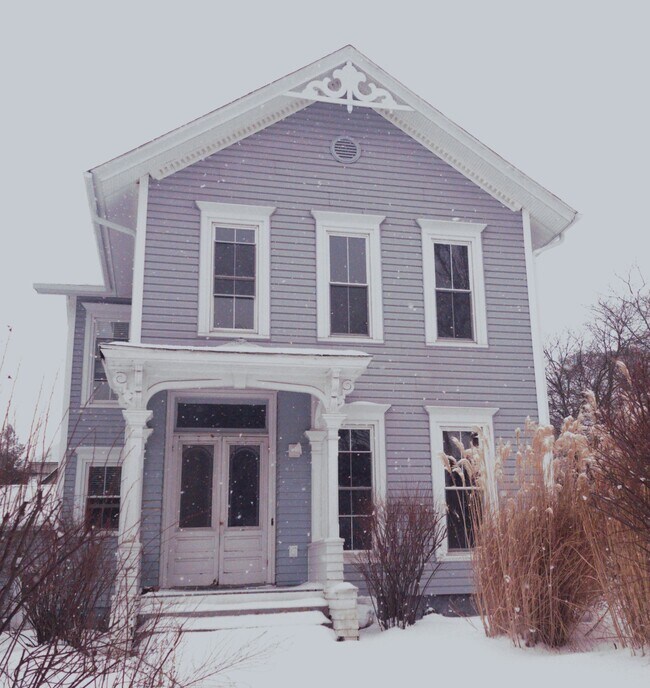 111 Oak St Rentals in Manistee, MI