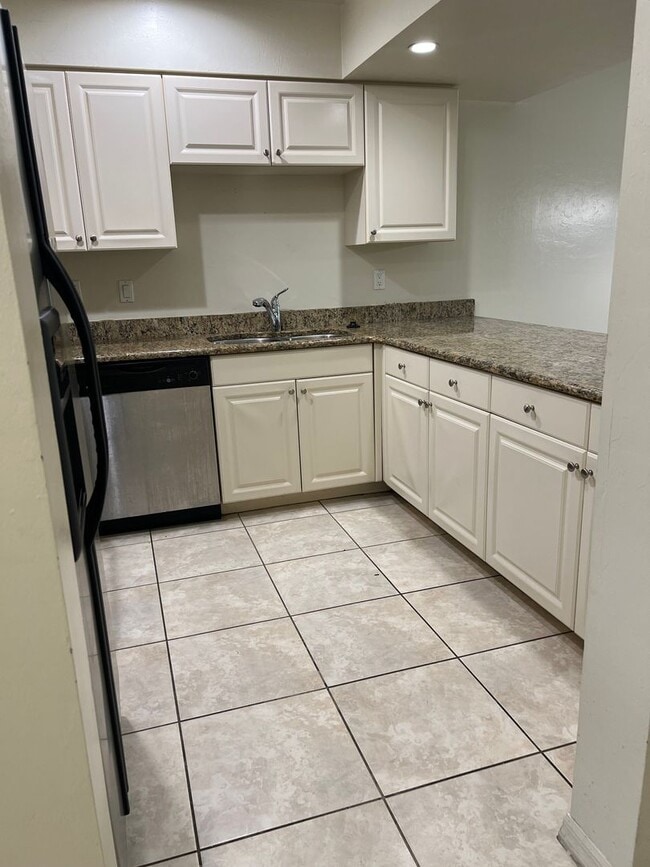 3430 Santa Barbara Blvd S