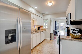 200 NE 43rd St in Oakland Park, FL - Building Photo - Building Photo