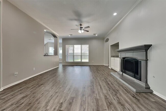 9111 Cascade Basin Falls in Tomball, TX - Building Photo - Building Photo