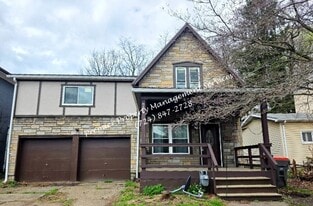 911 4th Ave in Beaver Falls, PA - Building Photo